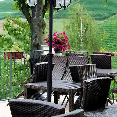 Villa Cascina Manzo Dogliani